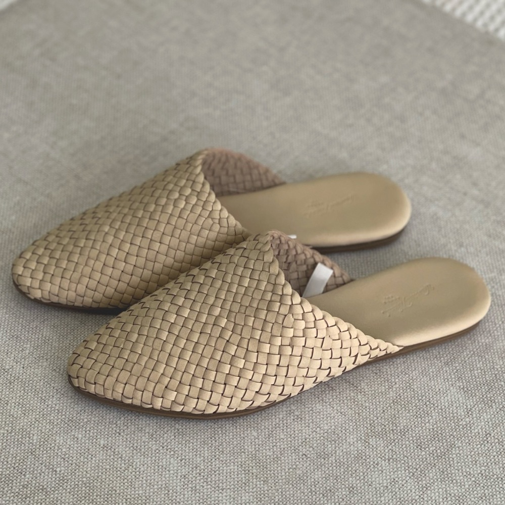 NWOT Universal Thread for Target Mule slip on sandals faux beige leather